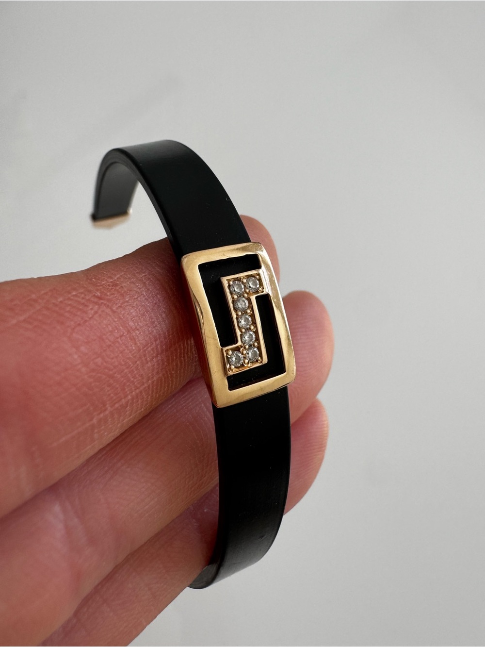 Rose gold Bracelet with diamonds and rubber strap